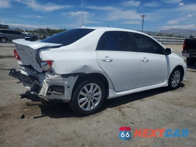 Trzecie zdjęcie samochodu z tyłu: 2010 TOYOTA COROLLA S VIN:2T1BU4EE4AC430307 - miniatura