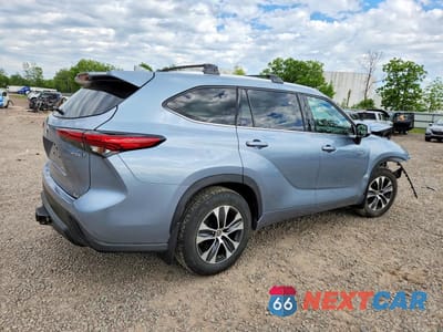 Trzecie zdjęcie samochodu z tyłu: 2021 TOYOTA HIGHLANDER HYBRID XLE VIN:5TDGBRCH9MS061591 - miniatura
