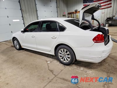 Drugie zdjęcie samochodu z przodu: 2013 VOLKSWAGEN PASSAT S VIN:1VWAH7A32DC056697 - miniatura