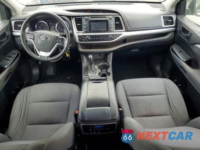 Zdjęcie 8 z 13 samochodu: 2019 TOYOTA HIGHLANDER LE VIN:5TDBZRFH7KS945222 - miniatura