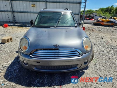 Piąte zdjęcie samochodu w środku: 2010 MINI COOPER CLUBMAN VIN:WMWML3C57ATX38960 - miniatura