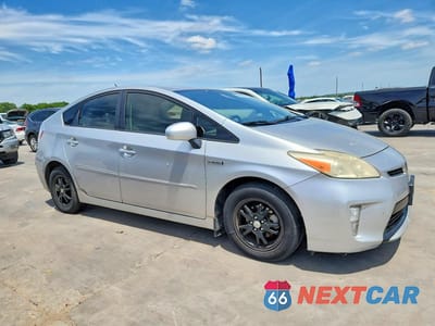 Czwarte zdjęcie samochodu z boku: 2012 TOYOTA PRIUS THREE VIN:JTDKN3DUXC1571101 - miniatura