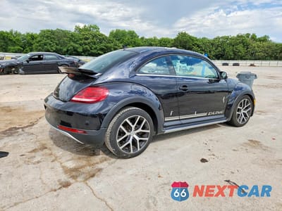 Trzecie zdjęcie samochodu z tyłu: 2018 VOLKSWAGEN BEETLE DUNE VIN:3VWSD7AT7JM708014 - miniatura