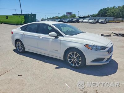 Czwarte zdjęcie samochodu z boku: 2017 FORD FUSION SE HYBRID VIN:3FA6P0LU5HR323269 - miniatura