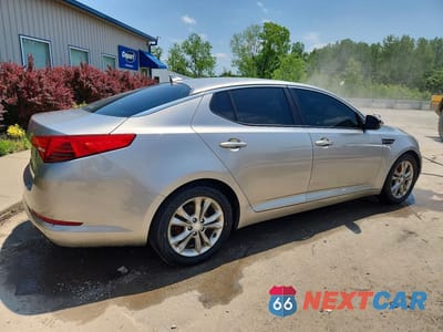 Trzecie zdjęcie samochodu z tyłu: 2013 KIA OPTIMA LX VIN:5XXGM4A74DG222938 - miniatura