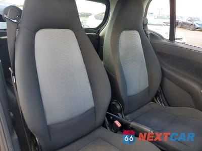 Zdjęcie 10 z 12 samochodu: 2013 SMART FORTWO PURE VIN:WMEEJ3BA6DK613892 - miniatura
