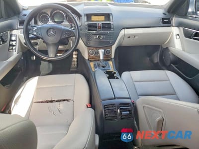 Zdjęcie 8 z 12 samochodu: 2009 MERCEDES-BENZ C 300 VIN:WDDGF54X09R078455 - miniatura