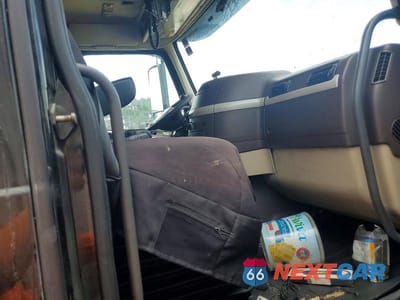 Piąte zdjęcie samochodu w środku: 2012 VOLVO VN VNL VIN:4V4NC9EH7CN560092 - miniatura