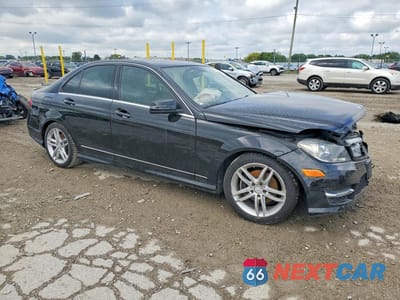 Czwarte zdjęcie samochodu z boku: 2013 MERCEDES-BENZ C 250 VIN:WDDGF4HBXDF973776 - miniatura