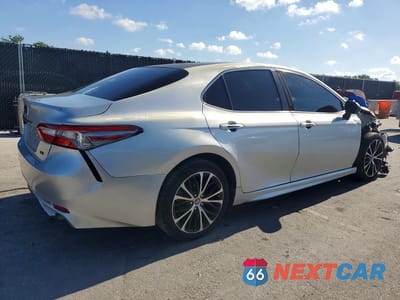 Trzecie zdjęcie samochodu z tyłu: 2018 TOYOTA CAMRY SE VIN:4T1B11HK6JU548432 - miniatura