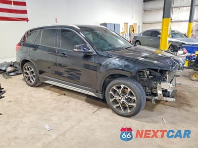 Czwarte zdjęcie samochodu z boku: 2021 BMW X1 XDRIVE28I VIN:WBXJG9C02M5U20578 - miniatura