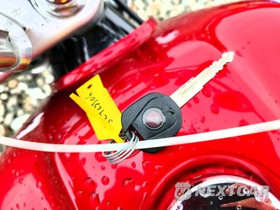 Zdjęcie 8 z 9 samochodu: 2013 HONDA CB1100 VIN:JH2SC6510DK000179 - miniatura