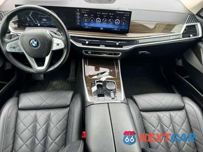 Zdjęcie 9 z 10 samochodu: 2023 BMW X7 XDRIVE40I VIN:5UX23EM05P9R82524 - miniatura
