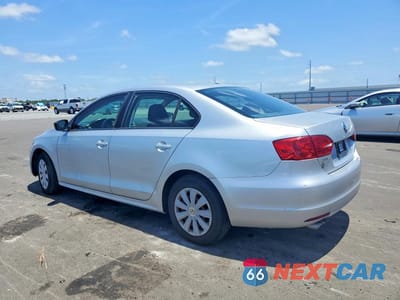 Drugie zdjęcie samochodu z przodu: 2014 VOLKSWAGEN JETTA BASE VIN:3VW2K7AJXEM327624 - miniatura