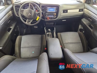 Zdjęcie 8 z 14 samochodu: 2018 MITSUBISHI OUTLANDER ES VIN:JA4AD2A38JZ039164 - miniatura