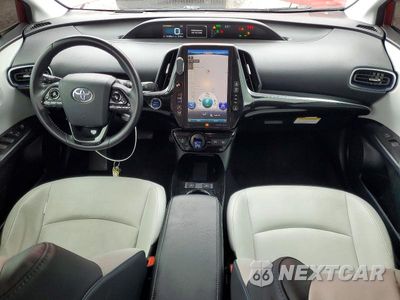Zdjęcie 8 z 13 samochodu: 2020 TOYOTA PRIUS LIMITED VIN:JTDKARFU1L3104388 - miniatura