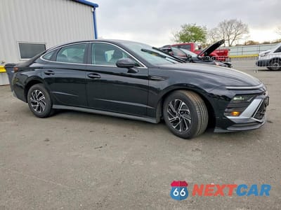 Czwarte zdjęcie samochodu z boku: 2026 HYUNDAI SONATA HYBRID BLUE VIN:KMHL24JJ0TA145071 - miniatura