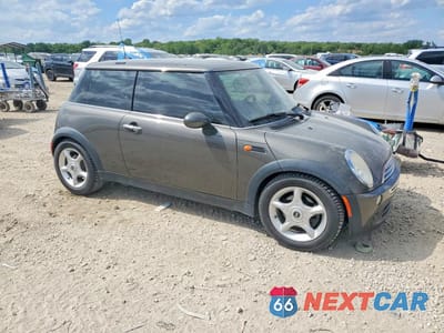 Czwarte zdjęcie samochodu z boku: 2006 MINI COOPER VIN:WMWRC33536TK71324 - miniatura