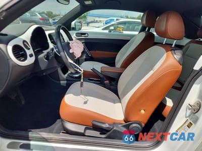 Zdjęcie 7 z 12 samochodu: 2015 VOLKSWAGEN BEETLE 1.8T VIN:3VWF17AT9FM655270 - miniatura
