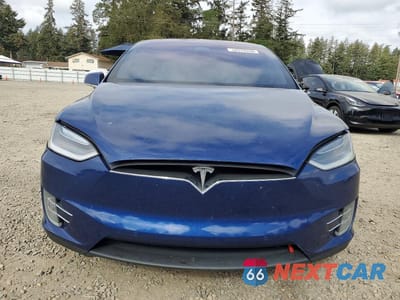 Piąte zdjęcie samochodu w środku: 2018 TESLA MODEL X VIN:5YJXCBE23JF136198 - miniatura