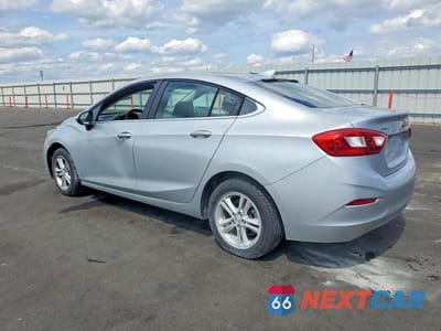 Drugie zdjęcie samochodu z przodu: 2017 CHEVROLET CRUZE LT VIN:1G1BE5SMXH7229434 - miniatura
