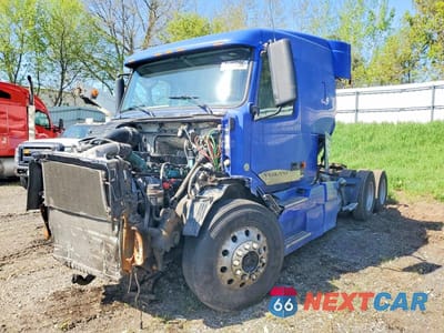 Drugie zdjęcie samochodu z przodu: 2007 VOLVO VNL SEMI TRUCK VIN:4V4NC9GH97N468257 - miniatura