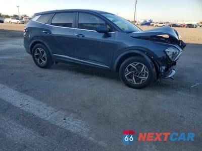 Czwarte zdjęcie samochodu z boku: 2023 KIA SPORTAGE LX VIN:KNDPU3AF4P7035228 - miniatura