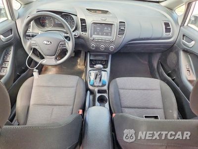 Zdjęcie 8 z 12 samochodu: 2017 KIA FORTE LX VIN:KNAFK5A86H5674624 - miniatura