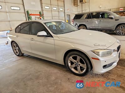 Czwarte zdjęcie samochodu z boku: 2015 BMW 320 I XDRIVE VIN:WBA3C3G57FNS74909 - miniatura