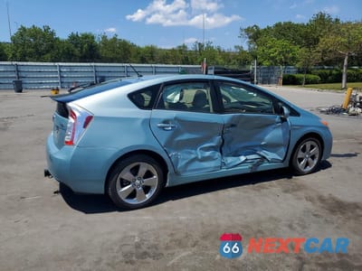 Trzecie zdjęcie samochodu z tyłu: 2013 TOYOTA PRIUS THREE VIN:JTDKN3DU9D1733866 - miniatura