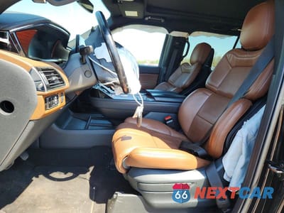 Zdjęcie 7 z 13 samochodu: 2023 LINCOLN NAVIGATOR RESERVE VIN:5LMJJ2LG7PEL10433 - miniatura