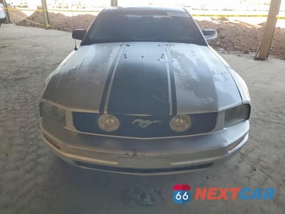 Piąte zdjęcie samochodu w środku: 2006 FORD MUSTANG VIN:1ZVFT80N265236797 - miniatura