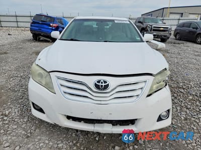 Piąte zdjęcie samochodu w środku: 2011 TOYOTA CAMRY XLE V6 VIN:4T1BK3EK4BU609811 - miniatura