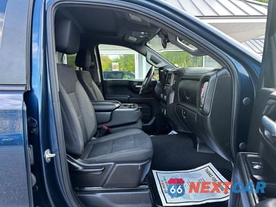 Piąte zdjęcie samochodu w środku: 2022 CHEVROLET SILVERADO K1500 CUSTOM VIN:1GCPDBEK7NZ549593 - miniatura