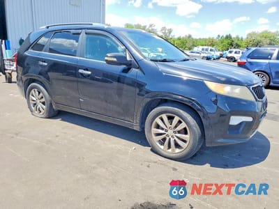 Czwarte zdjęcie samochodu z boku: 2011 KIA SORENTO SX VIN:5XYKW4A2XBG112168 - miniatura