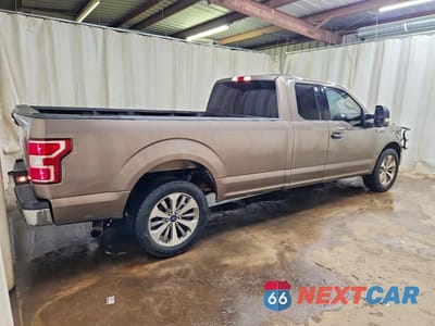 Trzecie zdjęcie samochodu z tyłu: 2018 FORD F150 SUPER CAB VIN:1FTFX1CG4JKE44072 - miniatura
