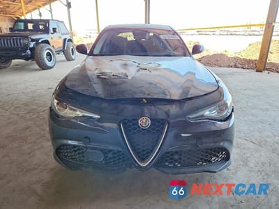 Piąte zdjęcie samochodu w środku: 2019 ALFA ROMEO GIULIA TI VIN:ZARFAMBN2K7600882 - miniatura