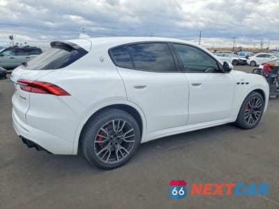 Trzecie zdjęcie samochodu z tyłu: 2023 MASERATI GRECALE GT VIN:ZN682AVA7P7416390 - miniatura