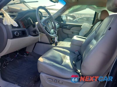 Zdjęcie 7 z 13 samochodu: 2011 CHEVROLET SUBURBAN C1500 LTZ VIN:1GNSCKE06BR390872 - miniatura