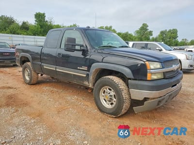 Czwarte zdjęcie samochodu z boku: 2004 CHEVROLET SILVERADO K2500 HEAVY DUTY VIN:1GCHK29214E283806 - miniatura