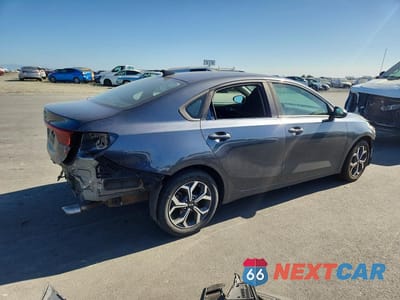 Trzecie zdjęcie samochodu z tyłu: 2020 KIA FORTE LXS VIN:3KPF24AD4LE185162 - miniatura