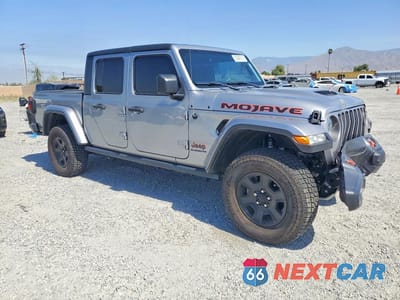 Czwarte zdjęcie samochodu z boku: 2021 JEEP GLADIATOR MOJAVE VIN:1C6JJTEG4ML567073 - miniatura