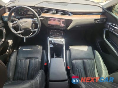 Zdjęcie 8 z 12 samochodu: 2019 AUDI E-TRON PRESTIGE VIN:WA1VABGE5KB022870 - miniatura