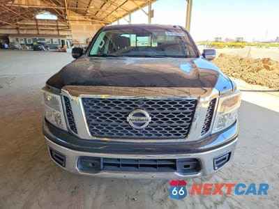 Piąte zdjęcie samochodu w środku: 2017 NISSAN TITAN S VIN:1N6AA1EKXHN553025 - miniatura