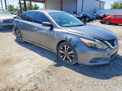 Czwarte zdjęcie samochodu z boku: 2017 NISSAN ALTIMA 2.5 SR VIN:1N4AL3AP9HC154876 - miniatura