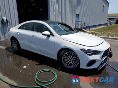 Czwarte zdjęcie samochodu z boku: 2025 MERCEDES-BENZ CLA 250 4MATIC VIN:W1K5J4HB3SN521130 - miniatura