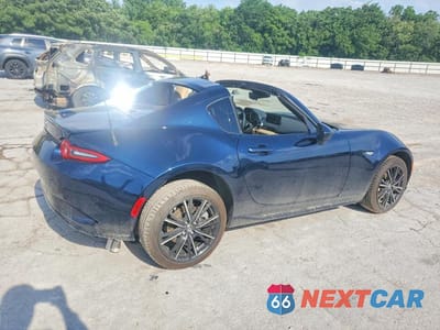 Trzecie zdjęcie samochodu z tyłu: 2025 MAZDA MX-5 MIATA GRAND TOURING VIN:JM1NDAM71S0657223 - miniatura