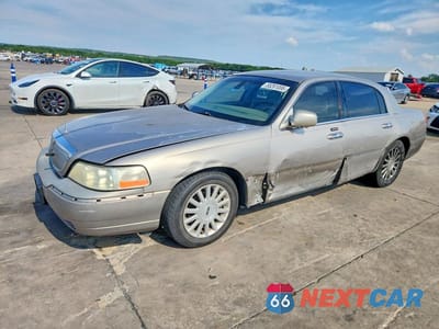 2003 LINCOLN TOWN CAR SIGNATURE 1LNHM82W73Y617873 - główne zdjęcie licytacji z USA - miniatura