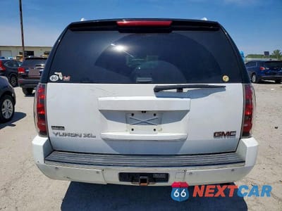 Zdjęcie 6 z 12 samochodu: 2012 GMC YUKON XL DENALI VIN:1GKS2MEF1CR322142 - miniatura