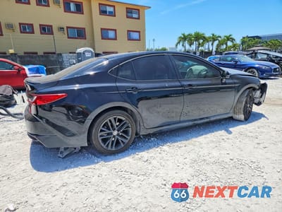 Trzecie zdjęcie samochodu z tyłu: 2026 TOYOTA CAMRY VIN:4T1DAACK1TU241706 - miniatura